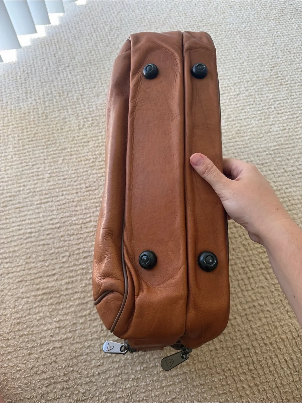 Avenues Men's Leather Messenger Bag in Brown Leather